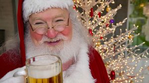 Babbo Natale con in mano una Pinta di birra. Dicembre appuntamenti con le birre artigianali