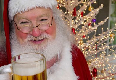 Babbo Natale con in mano una Pinta di birra. Dicembre appuntamenti con le birre artigianali