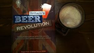 Le copertina di Britain's Beer Revolution di Roger Protz e Adrian Tierney Jones, CAMRA edizioni.