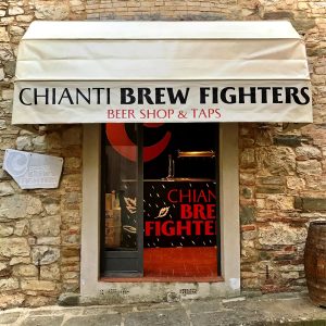 Esterno del beershop dei Chianti Brew Fighters a Radda