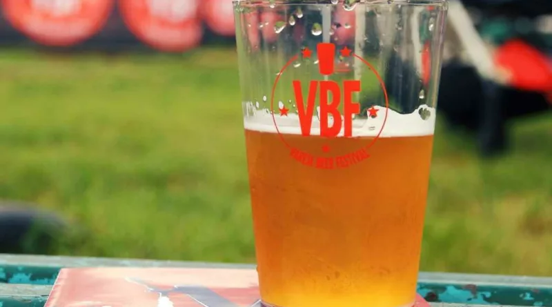 Bicchiere con il logo del del Varese Beer Festival
